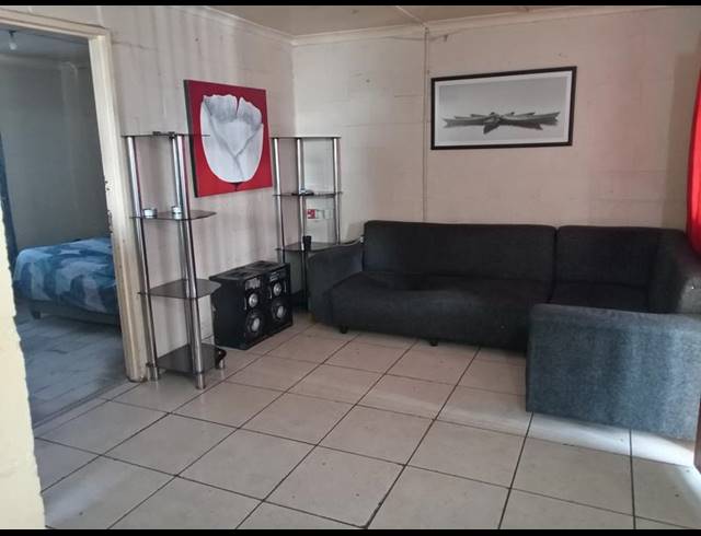 2 BEDROOM HOUSE FOR SALE IN KEWTOWN